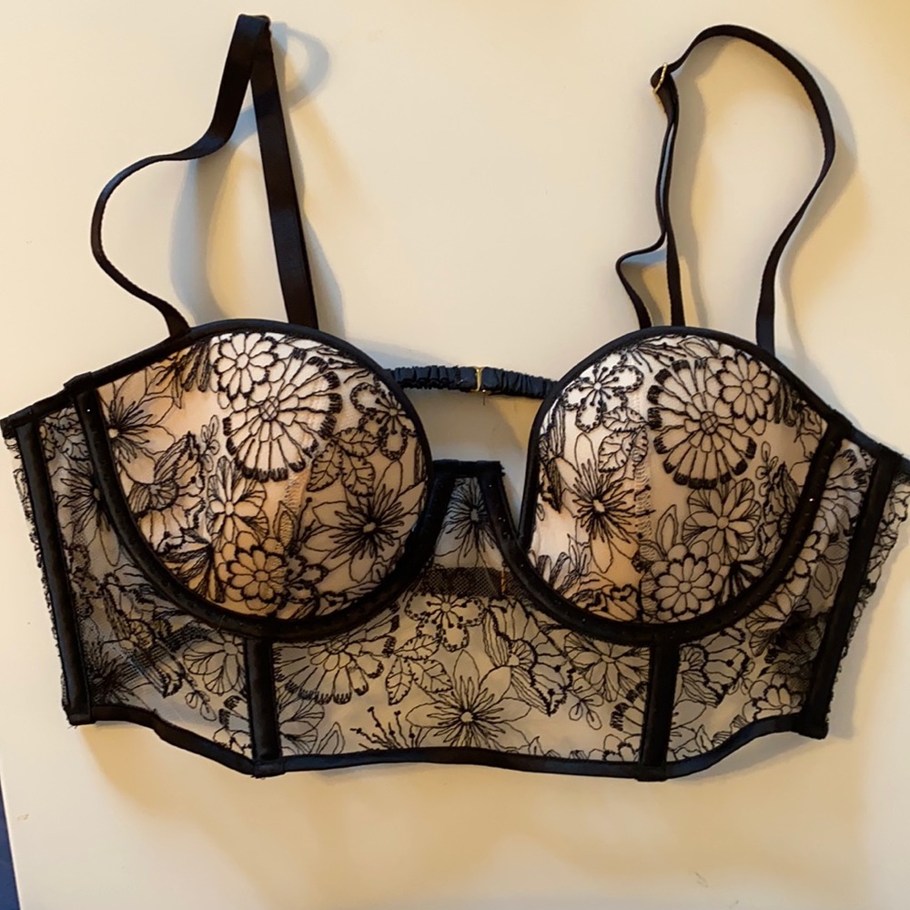 Victoria’s Secret matching bra and underwear black lace lingerie